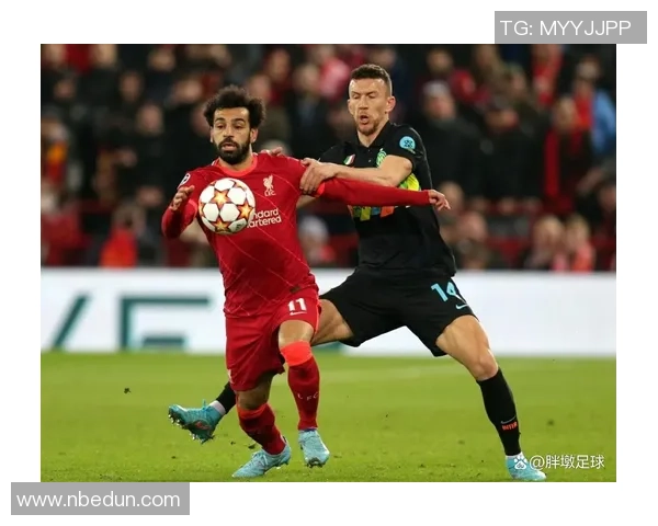 足球染红的含义及其对比赛的影响解析